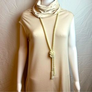 Vintage faux pearl single strand necklace.